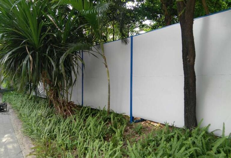 「PVC圍擋廠家」PVC圍擋在施工搭建是要注意哪些問題點？