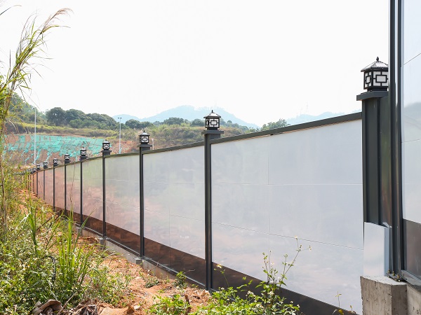 什么是鋼結(jié)構(gòu)圍擋？直接廠家批發(fā)有哪些優(yōu)勢？