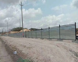 【旭東鋼構(gòu)】向惠州惠東縣大門工程項(xiàng)目建設(shè)提供工地圍擋