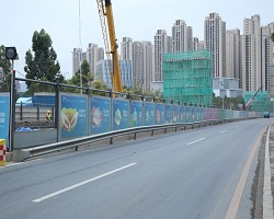 施工工地圍擋選取采購有什么講究嗎？旭東鋼構(gòu)廠家告訴你