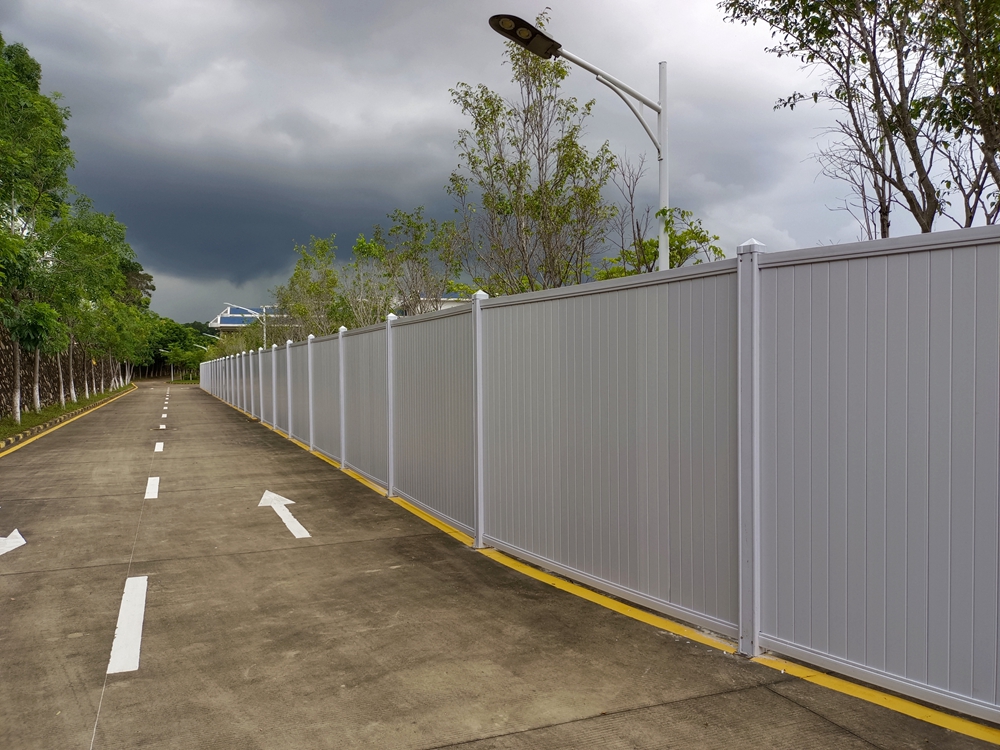 為什么施工工地一定要使用圍擋-旭東圍擋廠家告訴你