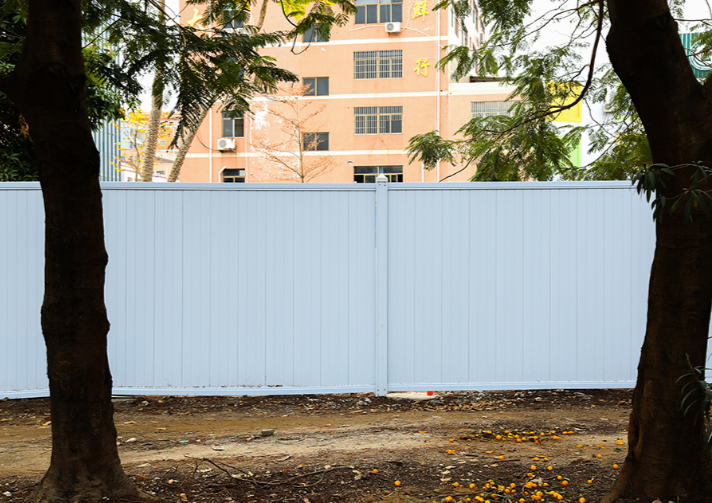 PVC工地圍擋的重量是否輕便易搬運？旭東鋼構